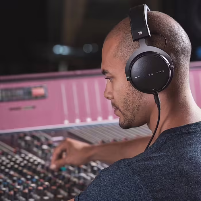 Beyerdynamic DT 1770 PRO професійні закриті студійні навушники знімний кабель, чорні, овер-ір