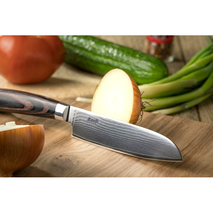 Ніж Santoku ZEUß Damast (24 см) - професійний кухонний ніж з дамаської сталі 67 шарів, з точильним каменем, дерев'яною ручкою та захистом леза, подарункова коробка