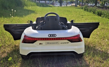 Дитячий електромобіль Audi E-Tron GT RS