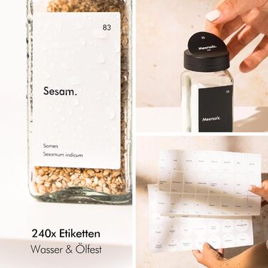 Організатор для спецій KIVY з полицями та скляними баночками | 24 баночки з етикетками, регульований, підходить для всіх ящиків | Організатор спецій для ящика з баночками | Чорний ковпачок (баночки + полиця) (бамбуковий ковпачок (баночки + полиця))