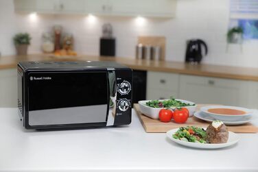 Мікрохвильова піч Russell Hobbs RHMM701C Solo 17л, 700 Вт, чорна: розморожування, таймер, 5 рівнів потужності