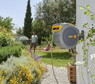 HOZELOCK Автоматичний шланг на котушці Auto Reel 40 м: автоматичне змотування, проста установка. В комплекті: шланг-розпилювач, з'єднувачі, 40 м шланга Hozelock та кріплення. 5 років гарантії [2595R0000] (45 x 49 x 28.4 см)