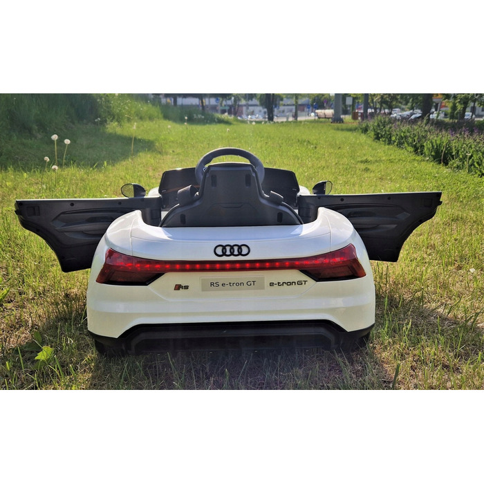 Дитячий електромобіль Audi E-Tron GT RS