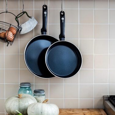 Керамічна сковорода GreenPan Torino 28 см, без PFAS, індукційна, духовка, можна мити в посудомийній машині, чорна (20 см)