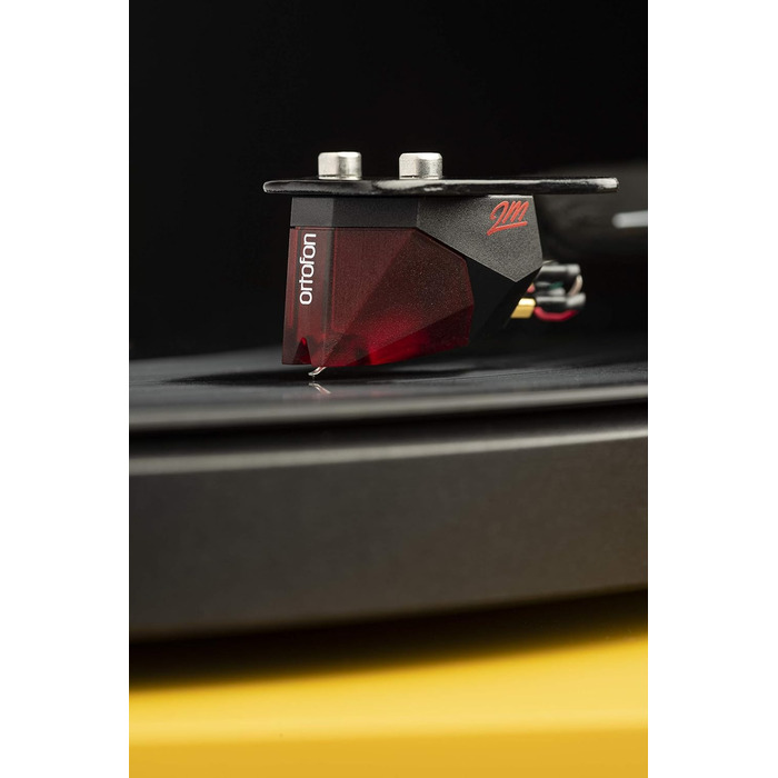 Програвач вінілу Pro-Ject Debut Carbon EVO з карбоновим тонармом, електронним перемикачем швидкості та голкою Ortofon 2M Red, глянцевий чорний