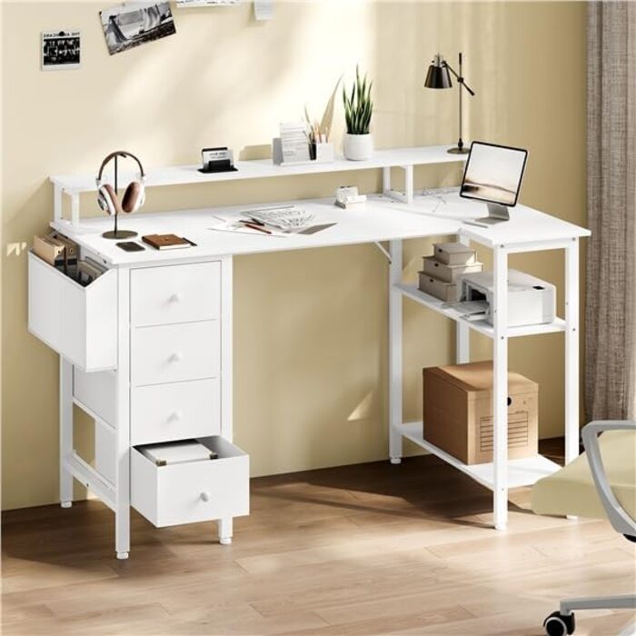 Кутовий стіл Yaheetech L-подібний з розетками, 120 x 68 см, білий. Ігровий стіл з кріпленням для монітора, 4 шухлядами, 2 полицями та кишенькою для зберігання. Для дому та офісу.