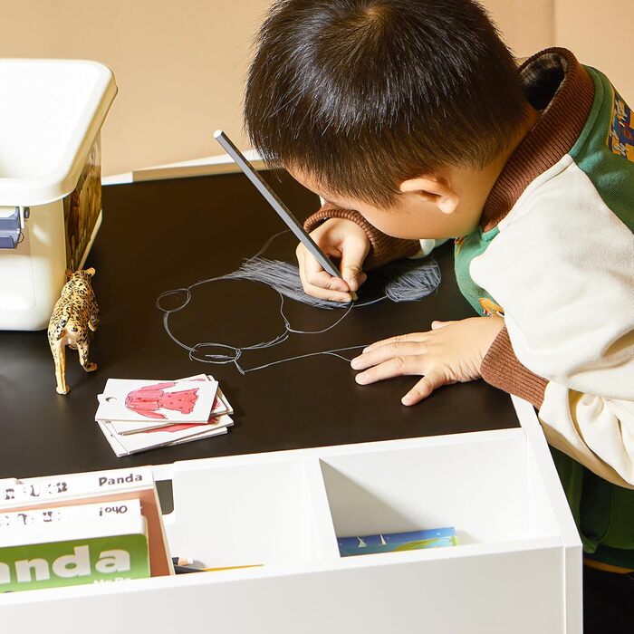 Дитячий стіл SoBuy з 2 стільцями: комплект меблів для дитячої кімнати з місцем для зберігання, ігровий та активний стіл, білий 87x50x50 см (з дошкою для малювання)