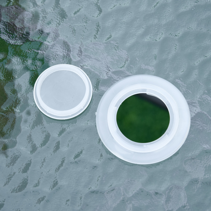 Зручний стіл для саду, балкону або тераси: бістро-стіл з склокерамічною стільницею, отвором для парасольки, міцний металевий каркас з порошковим покриттям кольору 