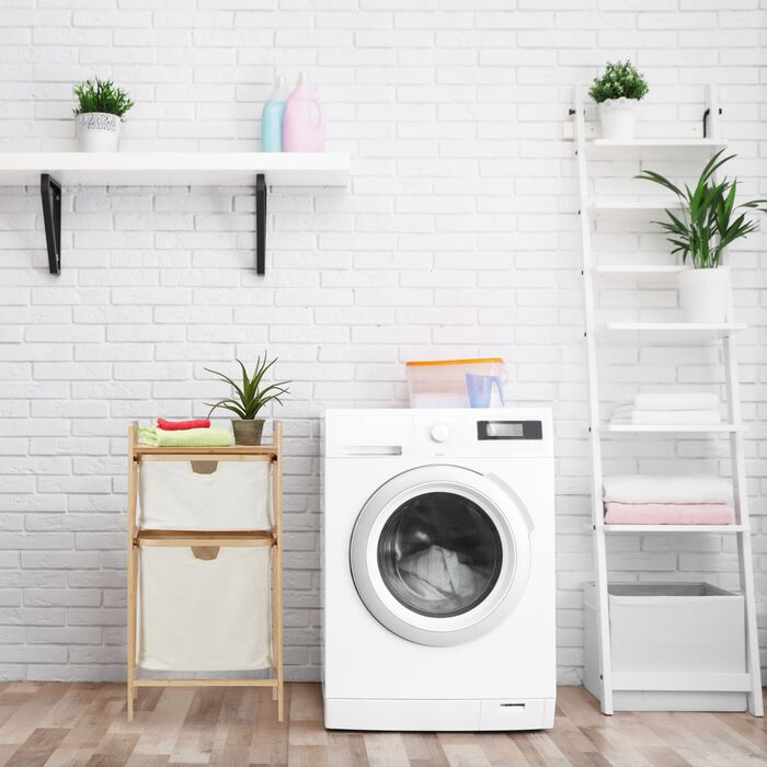 Відповідь має бути у форматі JSON: {