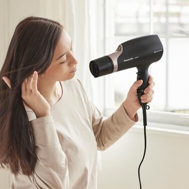 Фен Panasonic EH-NA67K825 Nanoe з дифузором, насадкою для швидкої сушки та концентрації, для сімейного використання, 2000 Вт, знімний фільтр, колір шампань