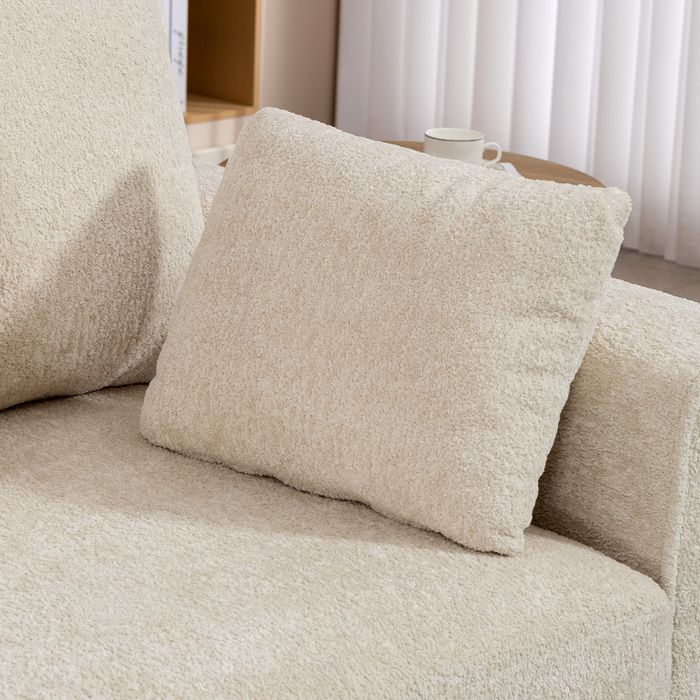 Бежевий тримісний диван з оксамитовою оббивкою 