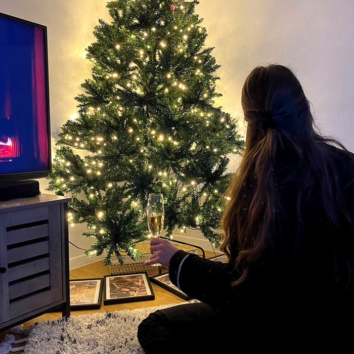 Ялинка HOMCOM, 700 теплих білих світлодіодів, 2154 гілки, вогнестійка, пластик/метал, 210 x 142 см, зелена