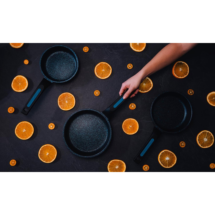 Серія Arco Thera / Сковорода з антипригарним покриттям 24 см / литий алюміній / підходить для будь-якої кухні / ергономічний пластик і силіконовий наповнювач