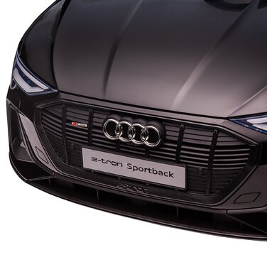 Електромобіль HOMCOM Audi e-tron 12V для дітей 3-5 років. Реалістичний дизайн, дистанційне керування, безпечний ремінь, музика (MP3/USB/TF), швидкість до 3-5 км/год. Чорний колір.