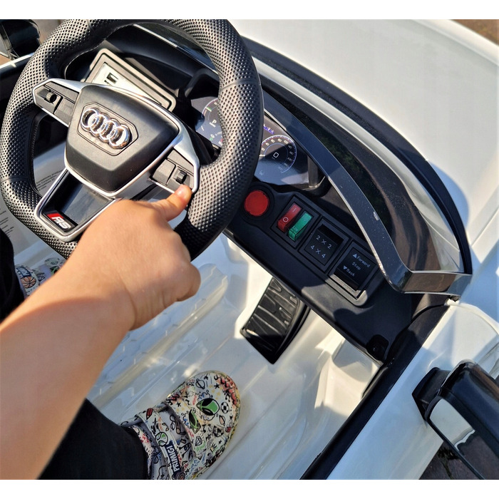 Дитячий електромобіль Audi E-Tron GT RS