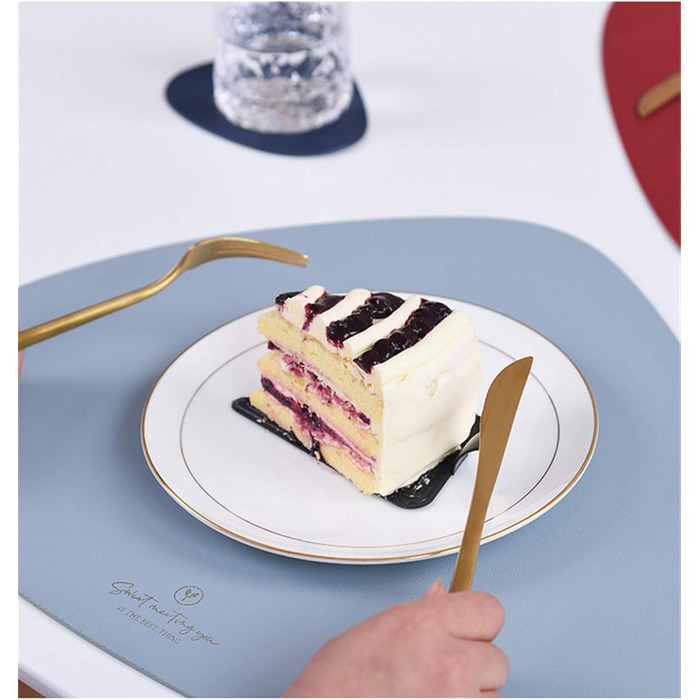 Набір підтарілок та підставки під склянку (6 шт.) з екошкіри, трикутної та овальної форми, бежевого кольору. Водостійкі, маслостійкі, термостійкі, з антиковзким покриттям.