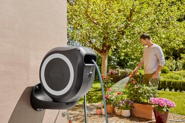 Шланг садовий Gardena RollUp M 20 м: гнучкий, з кріпленням на стіні, з розпилювачем, 20 м