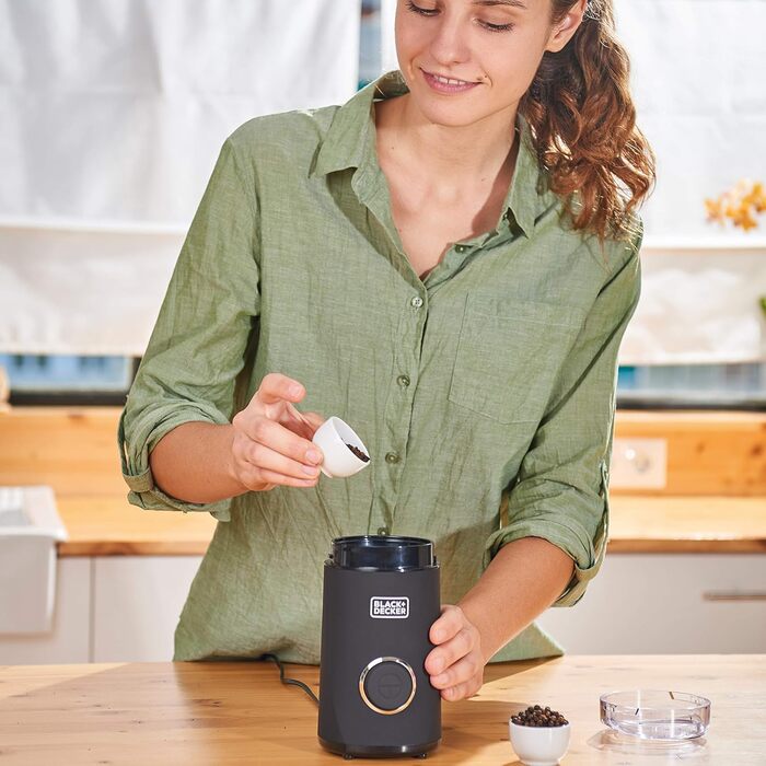 Кавомолка Black+Decker BXCG150E, 150 Вт, пластик, чорна, для 12 чашок, для кавових зерен