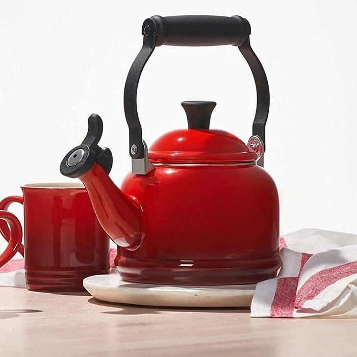 Емальований чайник Le Creuset Demi з карбонової сталі, 1.1 л, колір Вишневий червоний