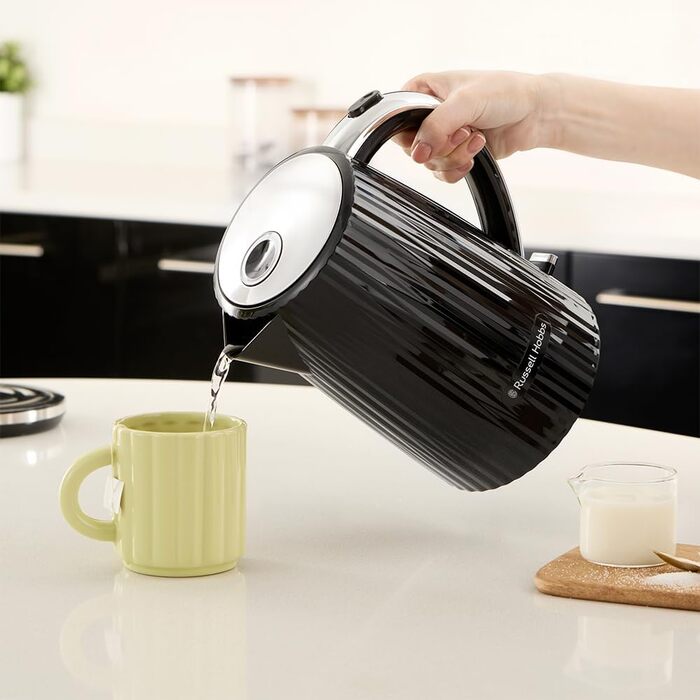 Електричний чайник Russell Hobbs Eden 1.7л 2400W, колір малиновий (Himbeere), нержавіюча сталь, з фільтром від накипу та індикатором рівня води, модель 27362-70