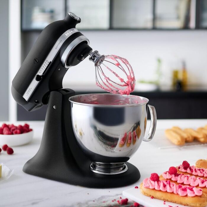 Кухонна машина KitchenAid Artisan: планетарний міксер з чашами з нержавіючої сталі 4.8 л та набором із 5 аксесуарів, чорний чавун