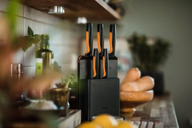 Набір кухонних ножів Fiskars Functional Form з підставкою (5 ножів), чорний пластик