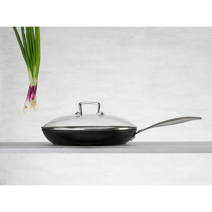 Сковорода Le Creuset антипригарна алюмінієва, 28 см, для всіх типів плит, включно з індукцією, антрацит/срібло