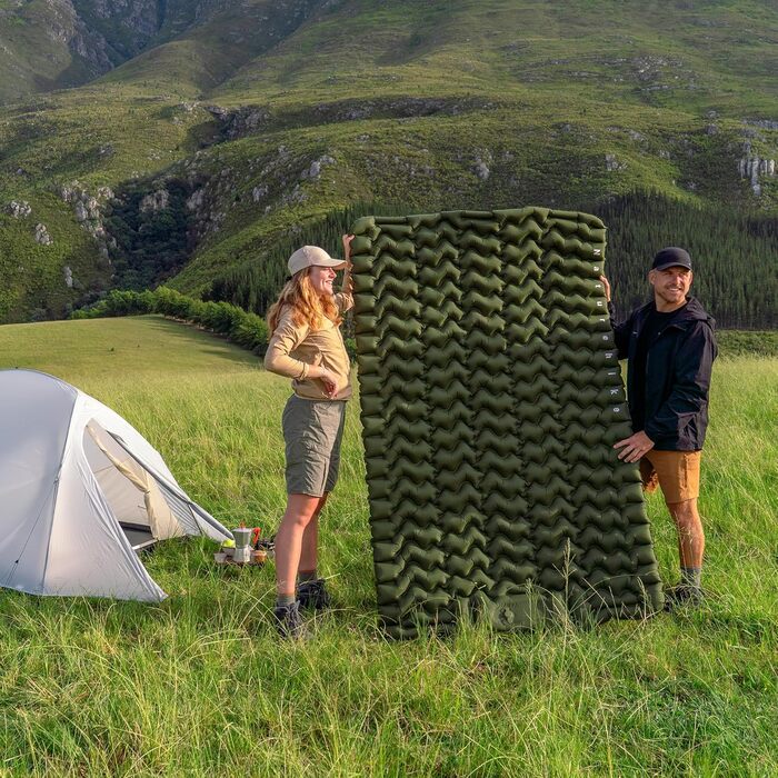 Надувний кемпінговий килимок Naturehike Ultralight з вбудованим насосом для походу та туризму, армійний зелений, двоподібний