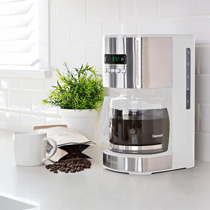 Kenmore кавоварка фільтраційна 12 чашок, 1,8 л, програмована, з таймером, швидке заварювання, багаторазовий фільтр, скляний глечик, цифровий дисплей, вугільний водяний фільтр, біла