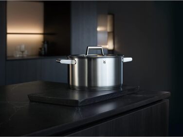 Каструля WMF Comfort Line 1,4 л з кришкою, 16 см, маленька каструля для молока, індукція, матова нержавіюча сталь Cromargan, з мірною шкалою, штабельована, без покриття