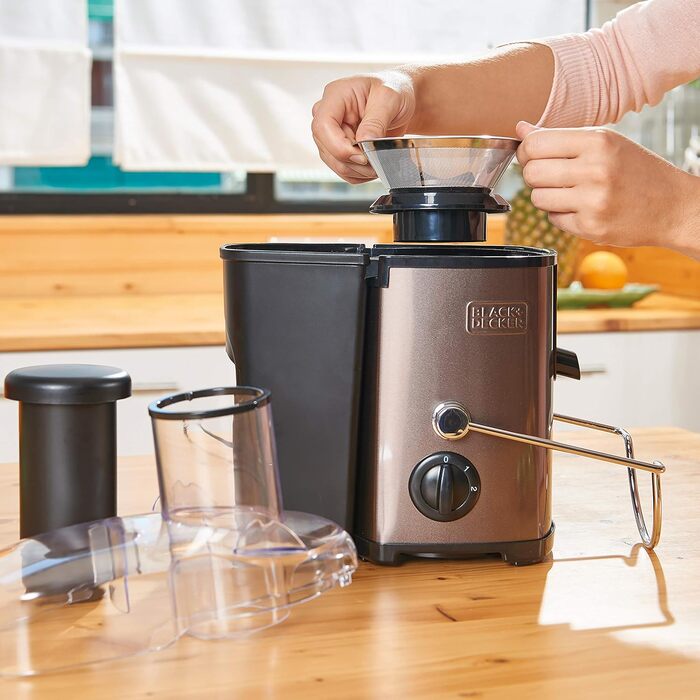Соковижималка BLACK+DECKER BXJE600E, 600 Вт, для овочів і фруктів, з нержавіючої сталі, 62 мм, 2 швидкості, 2 контейнери для соку та м’якоті