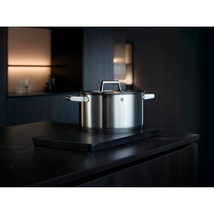 Каструля з ручкою WMF Comfort Line 16 см без кришки, 1,4 л, Cromargan® нержавіюча сталь, з маркуванням об'єму, для індукційних плит