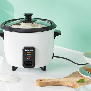 Рисварка Tristar RK-6142 0.6л з антипригарним покриттям, автоматичним підтриманням тепла, компактна, 300 Вт, з мірним стаканом та ложкою