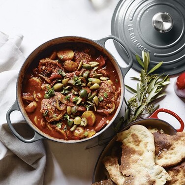 Каструля/жаровня з кришкою 24 см, помаранчева Signature Le Creuset