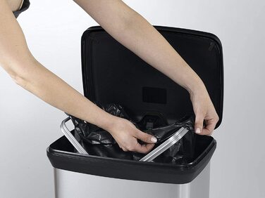 Смітник CURVER Deco Bin 50 л з кришкою та педаллю, чорний/сріблястий, металевий дизайн, пластик, для кухні
