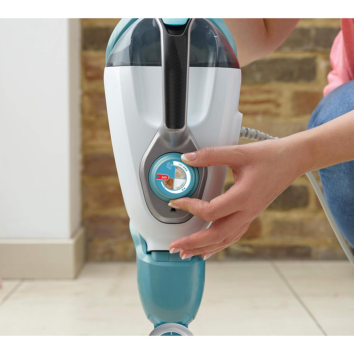 Парова швабра BLACK+DECKER BHSM168DSM-QS 2-в-1, 1600 Вт, Delta-головка, рукавиця SteaMitt, AutoSelect, набір насадок, екологічна ефективна прибирання