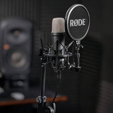 Студійний конденсаторний мікрофон Rode NT1 Signature Black з мікрофонним тримачем keepdrum MS138, чорний