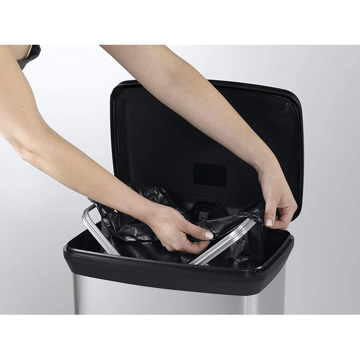 Смітник CURVER Deco Bin 50 л з кришкою та педаллю, чорний/сріблястий, металевий дизайн, пластик, для кухні