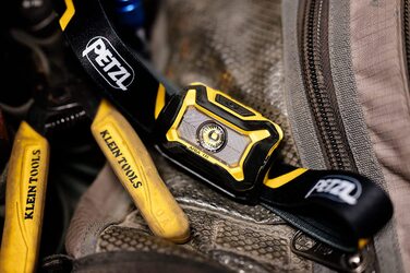 Налобний ліхтар PETZL ARIA 1R, компактний, водонепроникний, акумуляторний, 450 люмен, чорний/жовтий, білий