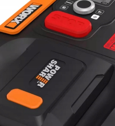 Робот-газонокосарка Worx LANDROID M600 Plus WR166E для площ до 600 м² + Гараж WA0810