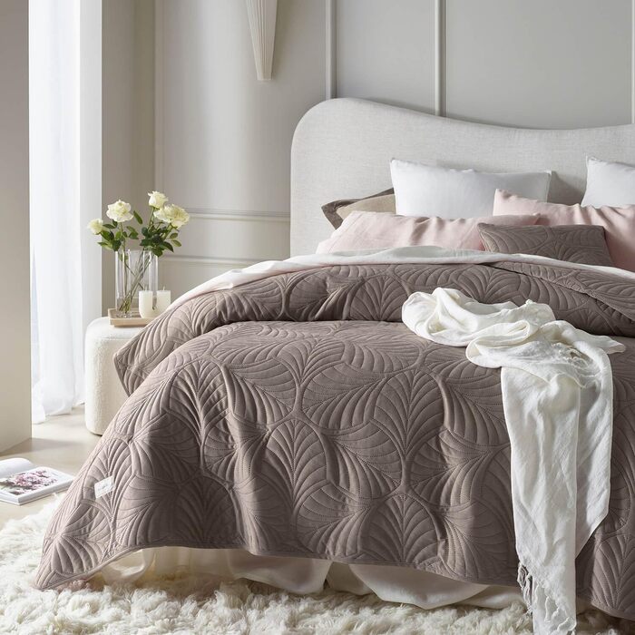 Покривало ROOM99 Feel Elegante 240x260 см, коричневе, велюрове, універсальне для ліжка та дивану, стьобане, стильне, для дому