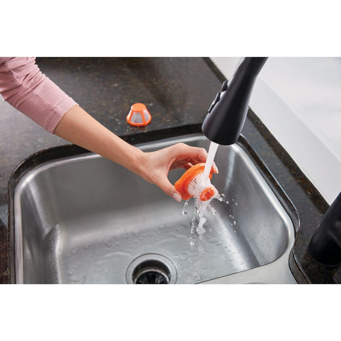 Акумуляторний ручний пилосос BLACK+DECKER Dustbuster Slim HLVC315B11, 12В, 1.5А·год, безмішковий, бездротовий, з XXL насадкою, зарядна станція, щілинна та меблева насадки