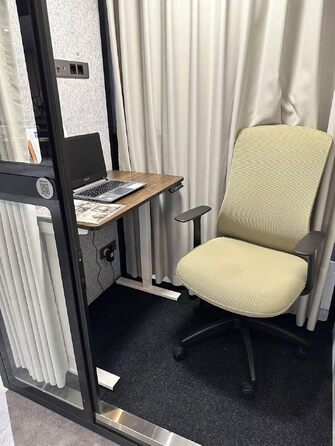Регульований по висоті письмовий стіл MiniDesk, чорний (73–118 см)