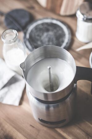 Індукційний електричний спінювач молока GASTROBACK Design Milk and Chocolate Advanced 650 Вт, 1 л, для гарячого шоколаду, чорний/сріблястий