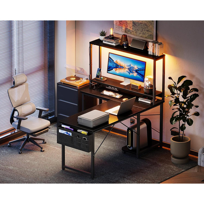 Ігровий стіл Coleshome L-подібної форми з LED-підсвічуванням та розетками, 110 × 80 см. Реверсивний стіл з полицями для зберігання, чорний. Підходить для home office та геймінгу.
