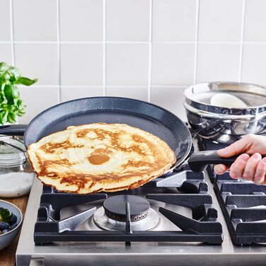 Сковорода для млинців GreenPan Essentials 28 см, керамічне антипригарне покриття, без PFAS, для індукції, духовки до 160°C, чорна, можна мити в посудомийці