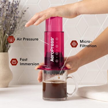 AeroPress Clear: Кавовий прес для приготування еспресо та фільтр-кави, рожевий (Стандартний) - портативний для подорожей та кемпінгу