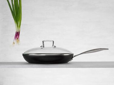 Сковорода Le Creuset антипригарна алюмінієва, 28 см, для всіх типів плит, включно з індукцією, антрацит/срібло