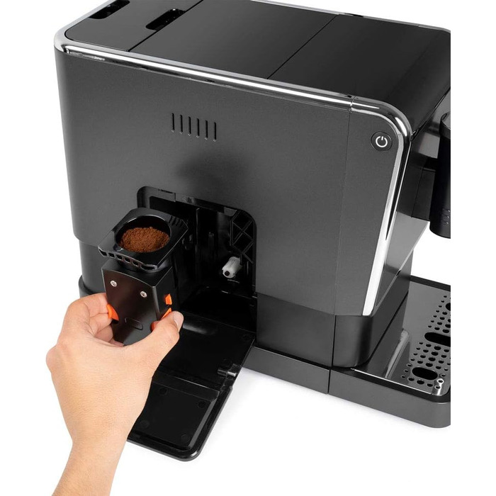 Кавоварка автоматична BLACK+DECKER BXCO1470E, 1470 Вт, 19 бар, сенсорна панель, налаштування напоїв, знімний носик, для меленого зерна, чорна