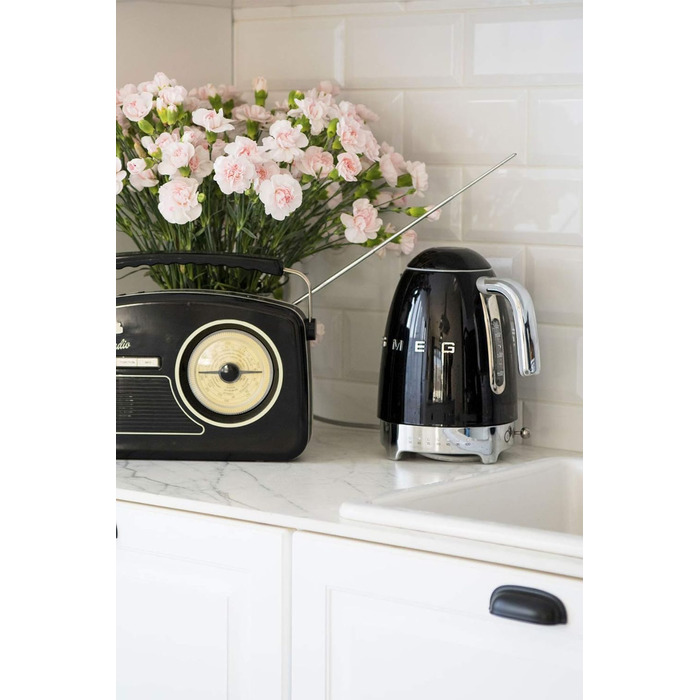 Електричний чайник Smeg KLF04BLEU 1.7L з регулюванням температури, фільтр від накипу, індикатор рівня води, 2400W, чорний